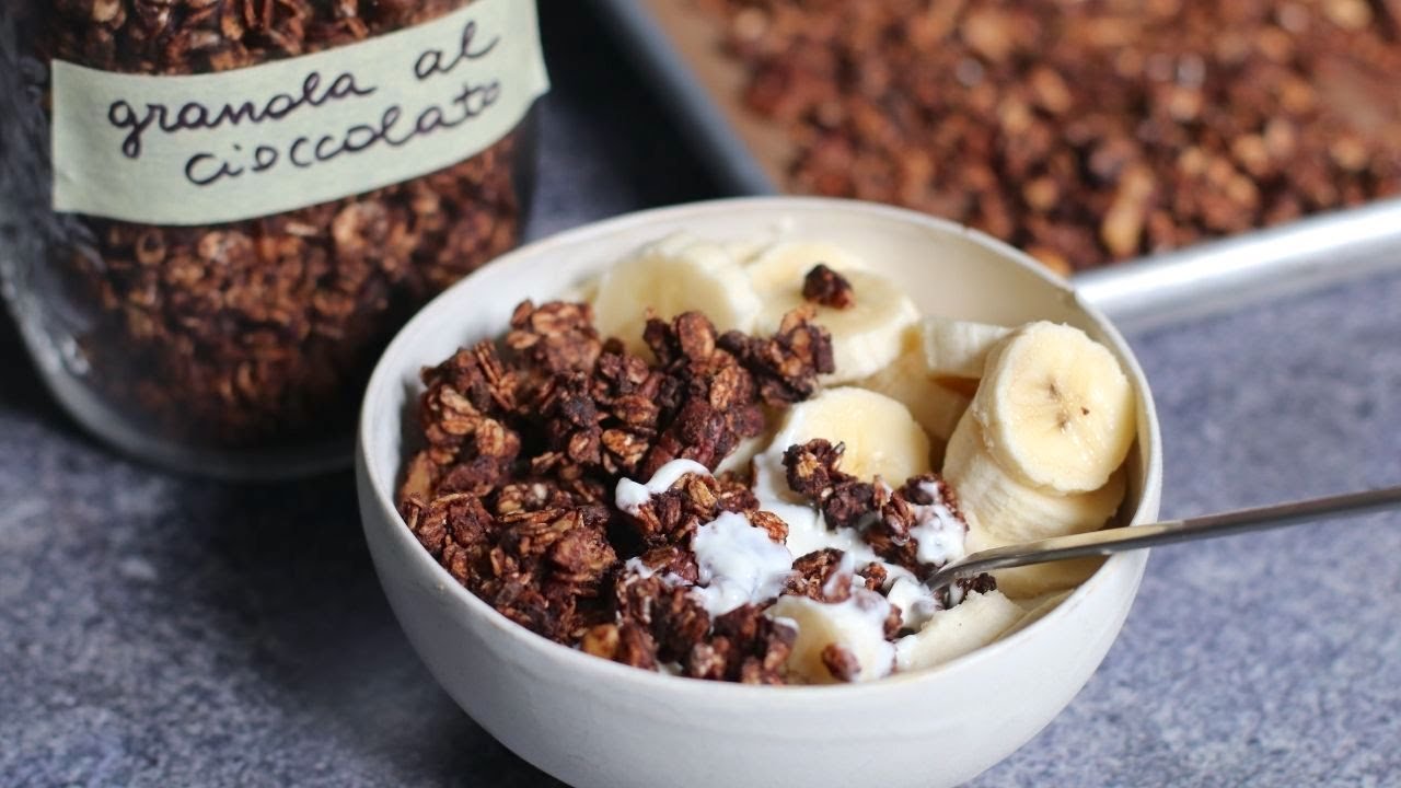 CHOCOLATE GRANOLA